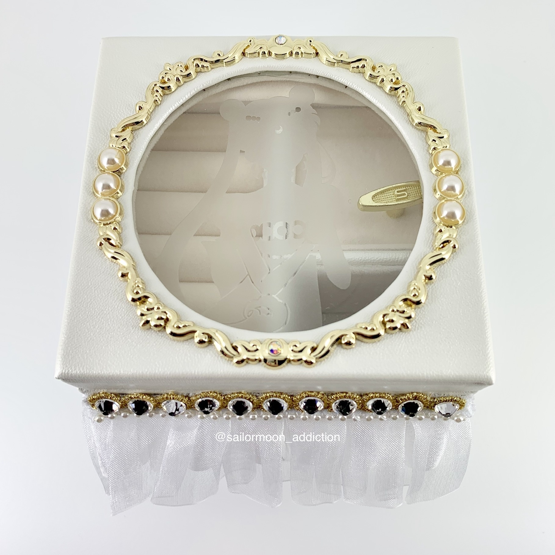 Review - Sailor Moon x USJ Princess Serenity Music Jewelry Box Top View