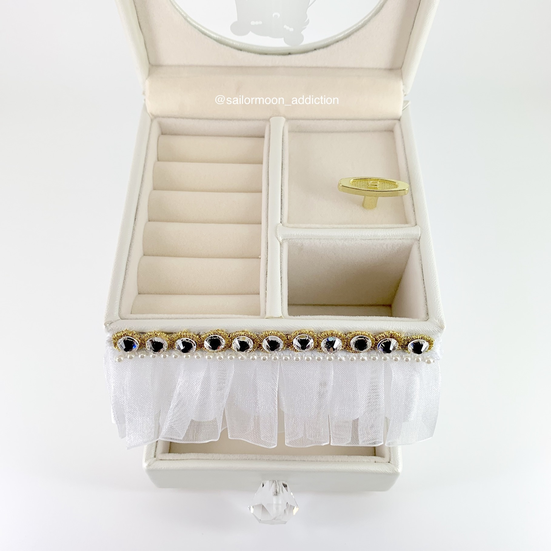 Review - Sailor Moon x USJ Princess Serenity Music Jewelry Box Compartments