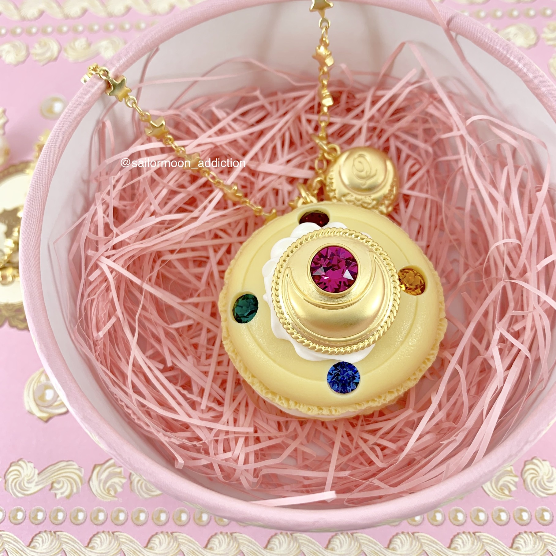 Review - Sailor Moon x Q-Pot 2019 Sailor Moon Transformation Brooch Macaron Necklace