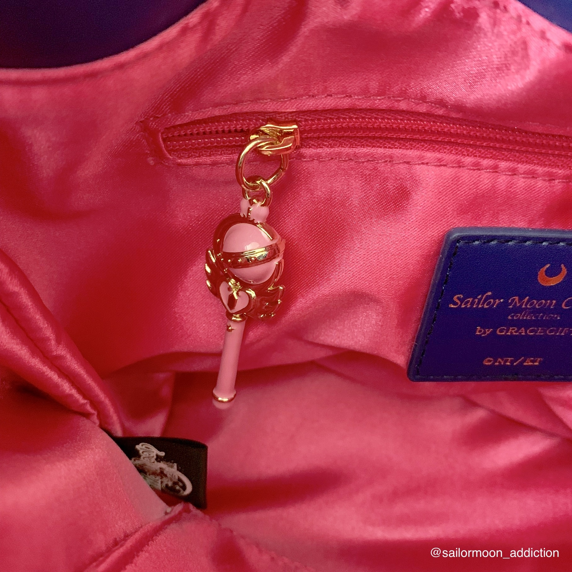Review - Sailor Moon x Grace Gift Bucket Purse Interior